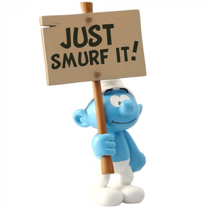 Figura de colección Plastoy: El Pitufo con su cartel Just Smurf It! 00179 (2017)